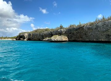 curacao/playa-kenepa/landmark/blue-room-cave