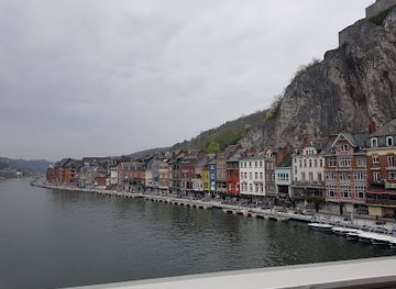 belgium/wallonia/landmark/veves-castle