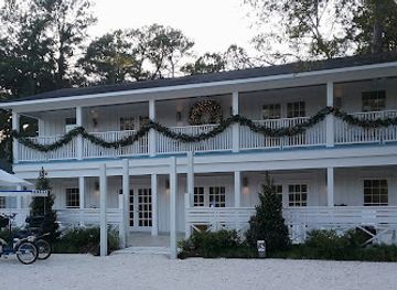 alabama/fairhope/landmark/little-point-clear-suites-space