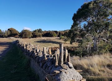 australia/freycinet-national-park/landmark/spiky-bridge
