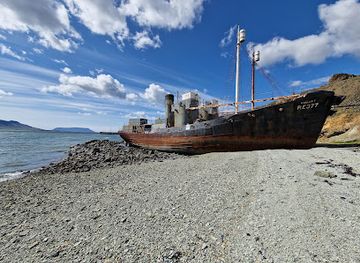 iceland/southern-region/landmark/beached-whalers-hvalfjorour