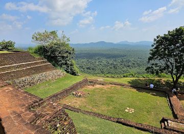 sri-lanka/cultural-triangle/landmark/sigiriya-frescoes-480-ad