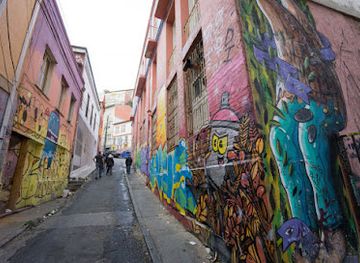 chile/valparaiso-region/landmark/tour-del-graffiti-valparaiso