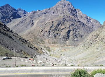 argentina/los-andes/landmark/los-caracoles