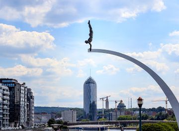 belgium/wallonia/landmark/le-plongeur-et-son-arc