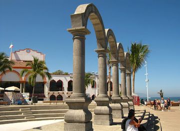 mexico/puerto-vallarta/landmark/los-arcos