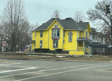 illinois/rockford/landmark/lucerne-s-fondue-spirits