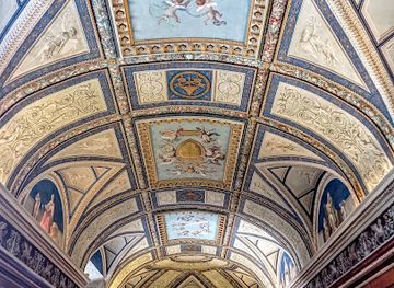 vatican-city/vatican-library/landmark/necropolis-of-the-via-triumphalis