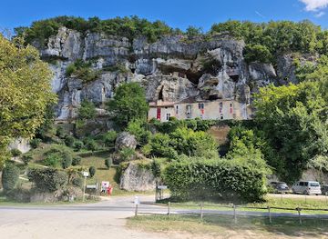 france/dordogne/landmark/fortified-house-of-reignac