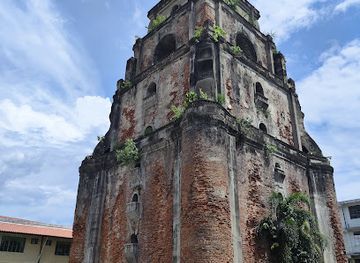philippines/ilocos-norte/landmark/campanario-en-la-ciudad-de-laoag