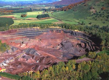 france/auvergne-volcanoes/landmark/volcan-de-lemptegy
