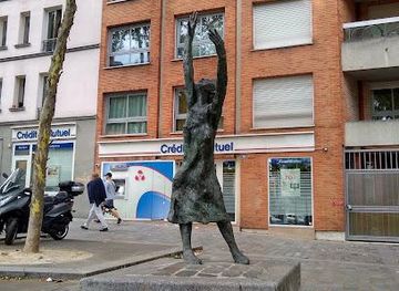 france/ile-de-france/landmark/edith-piaf-statue