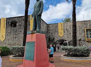 curacao/willemstad/otrobanda/landmark/dr-efrain-jonckheer-statue