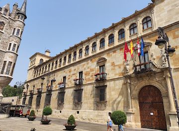 spain/castile-and-leon/landmark/palacio-de-los-guzmanes