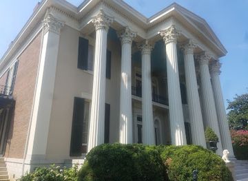 tennessee/central-middle-tennessee/landmark/rattle-and-snap-plantation