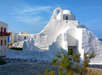 greece/cyclades/landmark/church-of-panagia-paraportiani