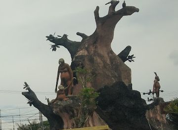 indonesia/north-kalimantan/landmark/orangutan-monument-statue