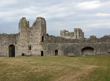Castell Cas-gwent / Chepstow Castle