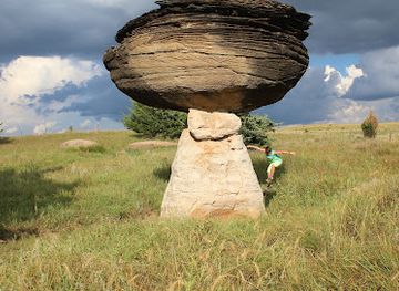 kansas/monument-rocks/landmark/mushroom-rock-state-park