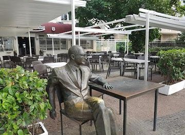 brazil/rio-de-janeiro/landmark/estatua-de-ary-barroso