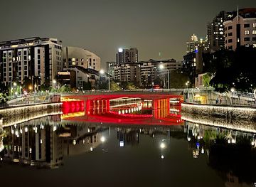 singapore/clarke-quay/landmark/clemenceau-bridge