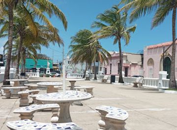 puerto-rico/arecibo-region/landmark/paseo-victor-rojas-paseo-de-las-damas