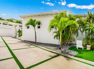 sint-maarten/cole-bay/landmark/la-villa-salee