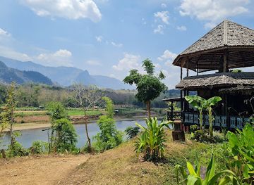 laos/xiangkhoang-province/landmark/elephant-village-ban-xieng-lom