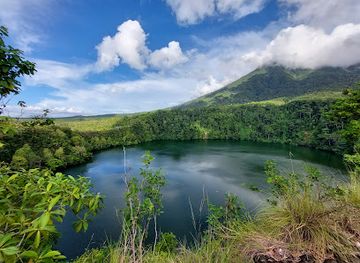 indonesia/maluku-islands/landmark/danau-tolire-besar