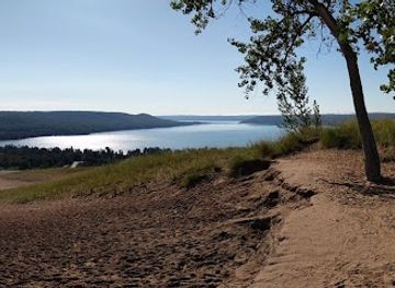 michigan/sleeping-bear-dunes-national-lakeshore/landmark/dune-climb