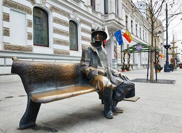 poland/lodz/landmark/julian-tuwim-monument-lodz