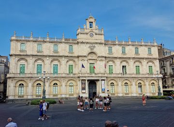 italy/catania/catania-city-centre/landmark/piazza-universita