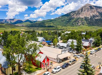 colorado/crested-butte/landmark/crested-butte-collection-kiley-flint