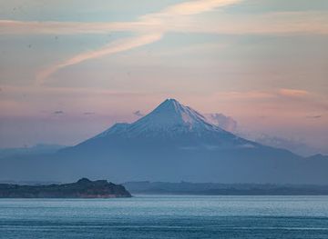 new-zealand/taranaki/landmark/three-sisters-and-the-elephant-rock