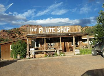 utah/torrey/landmark/flute-shop-trading-post-and-motel
