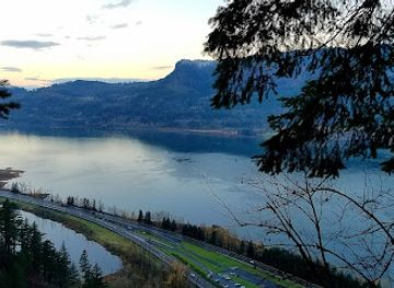 oregon/cascade-mountains/landmark/wiesendanger-falls