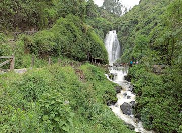 ecuador/otavalo/landmark/peguche-waterfall