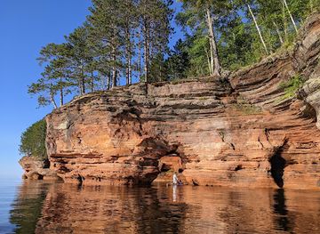wisconsin/apostle-islands-national-lakeshore/landmark/apostle-islands-national-lakeshore-mainland-sea-caves