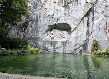 switzerland/zurich/landmark/lion-monument