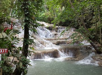 jamaica/port-antonio/landmark/the-world-famous-dunn-s-river-falls-park