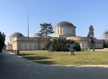 poland/wroclaw/srodmiescie/landmark/rzezby-rycerze-krola-artura-magdaleny-abakanowicz