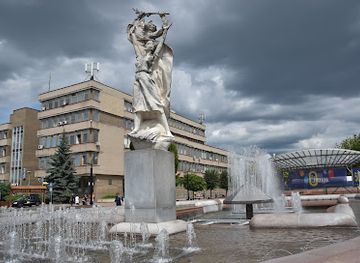 slovakia/zemplin/landmark/fontana-lasky-so-sochou-jar-na-zempline