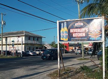 the-bahamas/new-providence/landmark/beverley-s-cafe