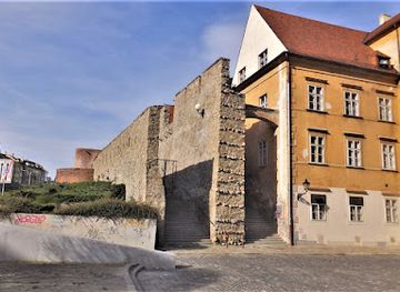 slovakia/bratislava/landmark/medieval-city-walls
