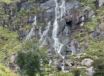 ireland/beara-peninsula/landmark/the-mare-s-tail-waterfall