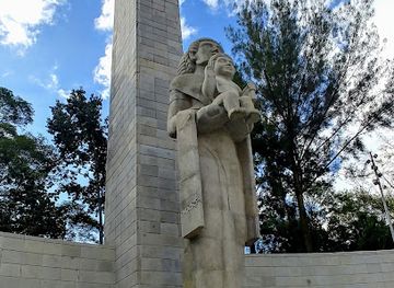 mexico/central-mexico/landmark/monumento-a-la-madre