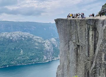 norway/preikestolen/landmark/pradikestolen