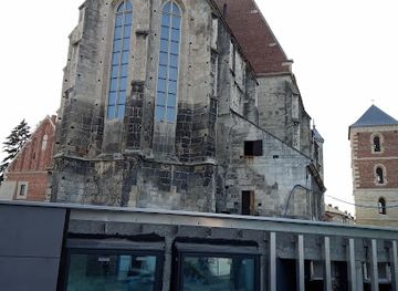 poland/wiślica/landmark/pawilon-archeologiczny-z-pozostalosciami-romanskiego-kosciola-sw-mikolaja-z-xi-wieku