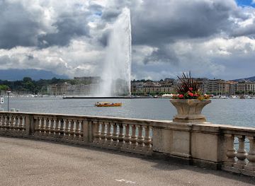 switzerland/geneva/landmark/fontaine-des-quatre-saisons