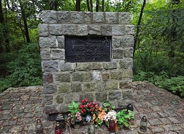 poland/poznan/jezyce/landmark/pomnik-ofiar-fortu-vii-nad-rusalka-w-poznaniu